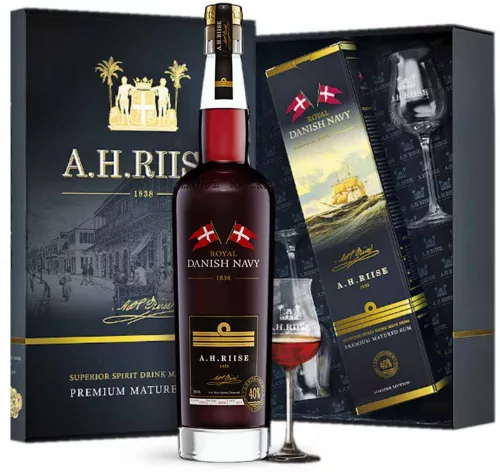A. H. Riise Royal Danish Navy Rum + 2 db Pohár (0,7L 40%)
